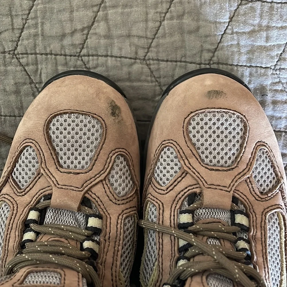 Vasque Women's Hiking Boots in Tan and Gray